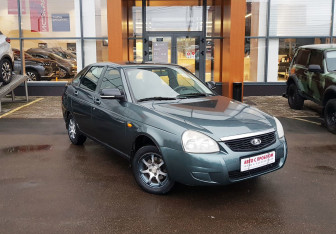 Подержанный автомобиль LADA (ВАЗ) Priora Hatchback 2010 года (3 фото)