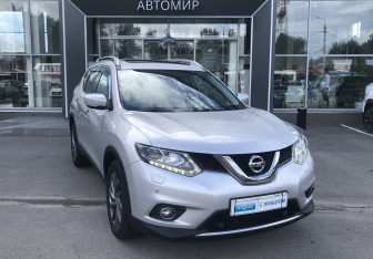 Подержанный автомобиль Nissan X-Trail 2015 года (3 фото)
