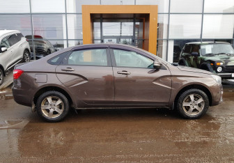 Подержанный автомобиль LADA (ВАЗ) Vesta Sedan 2016 года (4 фото)