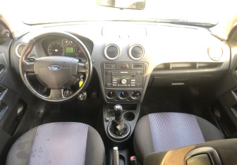 Подержанный автомобиль Ford Fusion 2008 года (10 фото)