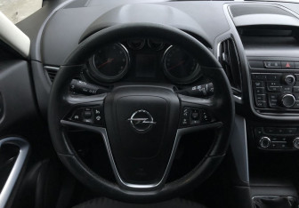 Подержанный автомобиль Opel Zafira Compactvan 2015 года (13 фото)