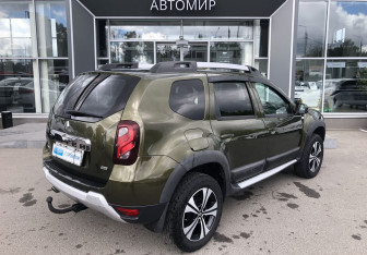 Подержанный автомобиль Renault Duster 2017 года (5 фото)