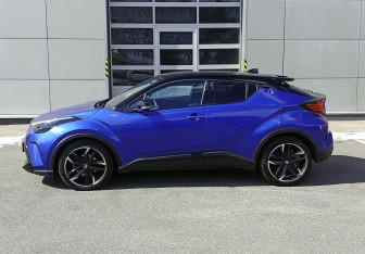 Подержанный автомобиль Toyota C-HR 2021 года (8 фото)