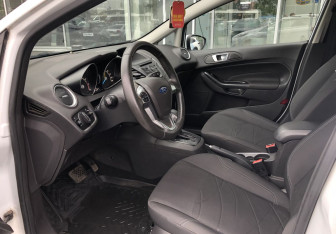 Подержанный автомобиль Ford Fiesta Hatchback 2016 года (9 фото)