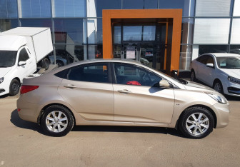 Подержанный автомобиль Hyundai Solaris Sedan 2011 года (4 фото)