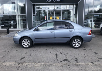 Подержанный автомобиль Toyota Corolla Sedan 2003 года (8 фото)