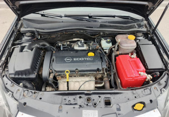 Подержанный автомобиль Opel Astra Wagon 2012 года (11 фото)