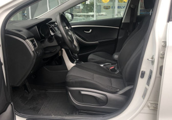 Подержанный автомобиль Hyundai i30 Hatchback 2015 года (9 фото)