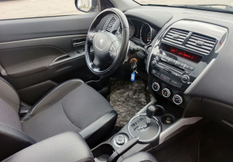 Подержанный автомобиль Peugeot 4008 2012 года (14 фото)