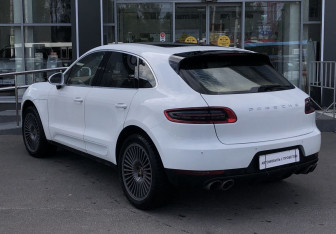 Подержанный автомобиль Porsche Macan 2015 года (7 фото)