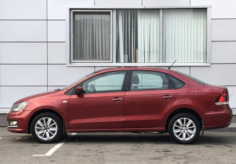 Подержанный автомобиль Volkswagen Polo Sedan 2015 года (8 фото)
