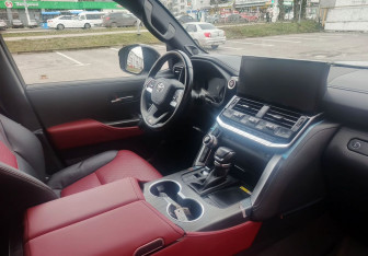 Подержанный автомобиль Toyota Land Cruiser Suv 2022 года (14 фото)