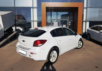Подержанный автомобиль Chevrolet Cruze Hatchback 2012 года (5 фото)