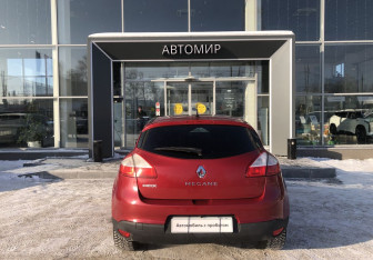 Подержанный автомобиль Renault Megane Hatchback 2012 года (6 фото)