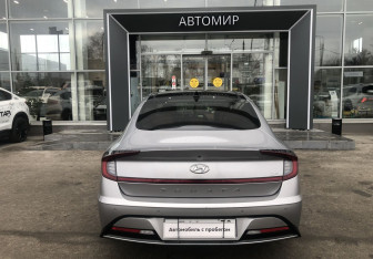 Подержанный автомобиль Hyundai Sonata 2019 года (6 фото)