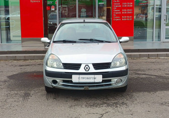 Подержанный автомобиль Renault Symbol 2005 года (2 фото)