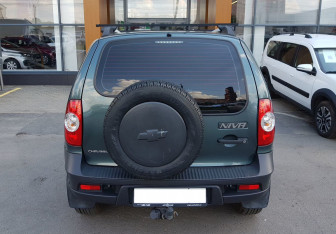 Подержанный автомобиль Chevrolet Niva 2015 года (6 фото)