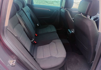 Подержанный автомобиль Volkswagen Passat Wagon 2011 года (16 фото)
