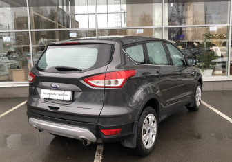 Подержанный автомобиль Ford Kuga 2015 года (5 фото)
