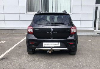 Подержанный автомобиль Renault Sandero 2018 года (6 фото)