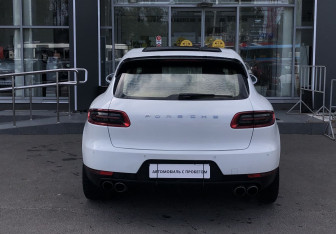 Подержанный автомобиль Porsche Macan 2015 года (6 фото)