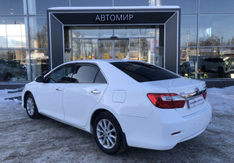 Подержанный автомобиль Toyota Camry Sedan 2013 года (7 фото)