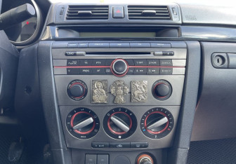Подержанный автомобиль Mazda 3 Sedan 2006 года (13 фото)