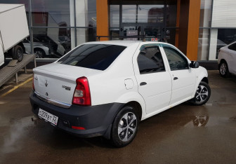 Подержанный автомобиль Renault Logan Sedan 2014 года (5 фото)