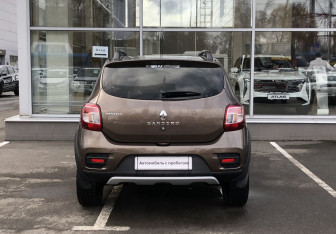 Подержанный автомобиль Renault Sandero 2019 года (6 фото)