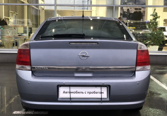 Подержанный автомобиль Opel Vectra Liftback 2007 года (6 фото)