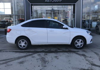 Подержанный автомобиль LADA (ВАЗ) Vesta Sedan 2017 года (4 фото)