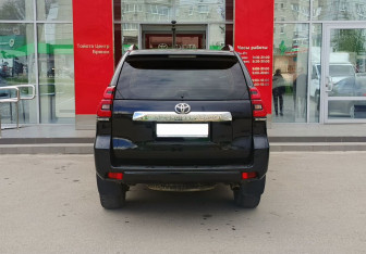Подержанный автомобиль Toyota Land Cruiser Prado 2019 года (6 фото)