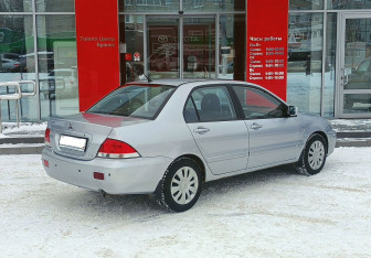 Подержанный автомобиль Mitsubishi Lancer Sedan 2007 года (5 фото)