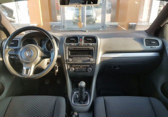Подержанный автомобиль Volkswagen Golf Hatchback 2011 года (11 фото)