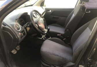 Подержанный автомобиль Ford Fusion 2008 года (9 фото)