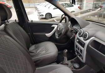 Подержанный автомобиль Renault Logan Sedan 2013 года (9 фото)