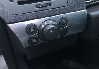 Подержанный автомобиль Opel Astra Sedan 2010 года (15 фото)