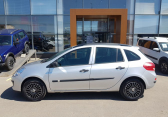 Подержанный автомобиль Renault Clio Hatchback 2008 года (8 фото)