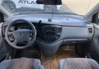 Подержанный автомобиль Mazda MPV 2002 года (10 фото)