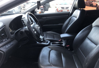 Подержанный автомобиль Hyundai Elantra Sedan 2017 года (9 фото)