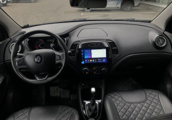 Подержанный автомобиль Renault Kaptur 2018 года (10 фото)
