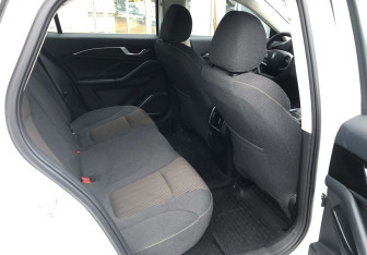 Подержанный автомобиль FAW Bestune B70 2023 года (11 фото)