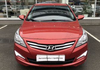 Подержанный автомобиль Hyundai Solaris Sedan 2014 года (2 фото)