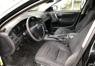 Подержанный автомобиль Volvo S60 2007 года (9 фото)
