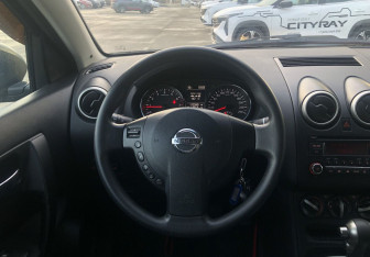 Подержанный автомобиль Nissan Qashqai 2013 года (12 фото)