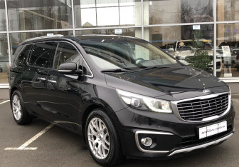 Подержанный автомобиль Kia Carnival 2017 года (3 фото)