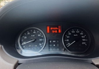 Подержанный автомобиль Renault Sandero 2012 года (12 фото)