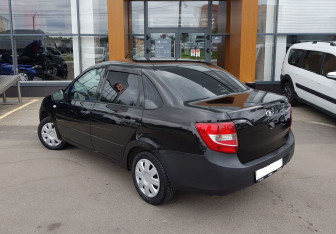 Подержанный автомобиль LADA (ВАЗ) Granta Sedan 2018 года (7 фото)