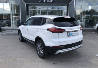 Подержанный автомобиль Geely Atlas Pro 2022 года (7 фото)