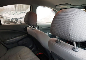 Подержанный автомобиль Nissan Almera Classic 2006 года (10 фото)